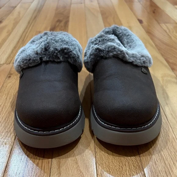 NWOT Bobs For Skechers Chocolate Faux Fur Slippers - Picture 3 of 9